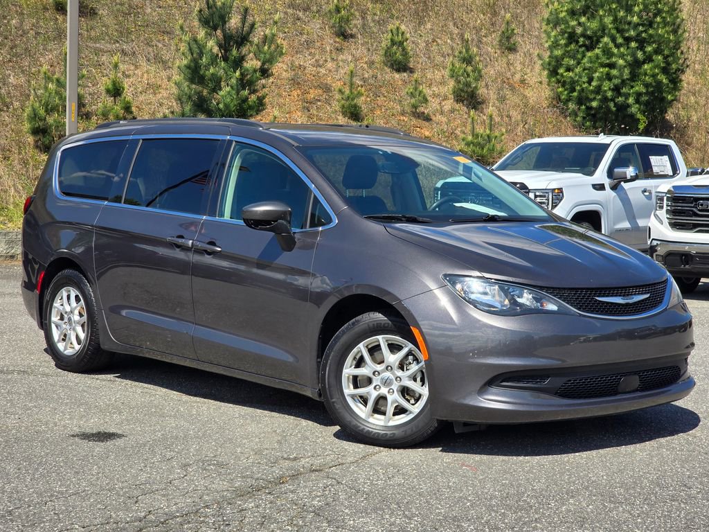 Used 2021 Chrysler Voyager Lxi image 12