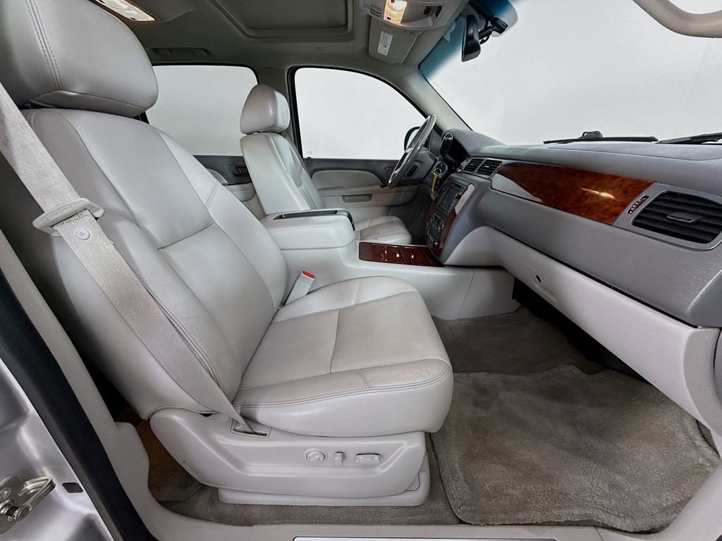 Used 2011 Chevrolet Avalanche LTZ image 31