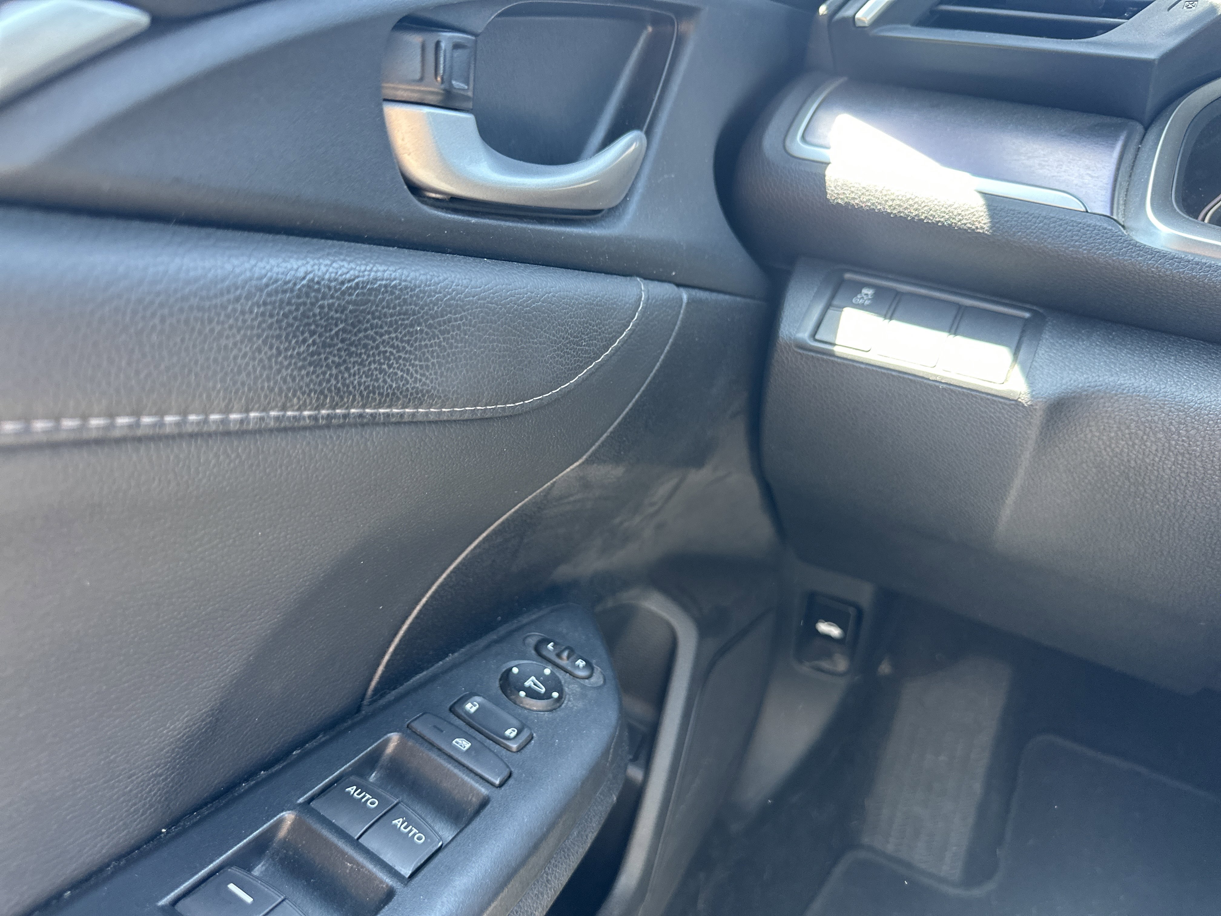 Used 2016 Honda Civic EX-L image 25
