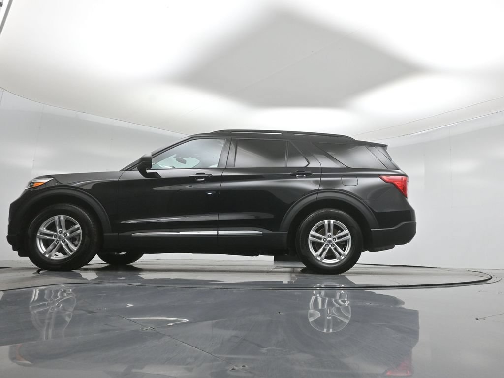 Certified 2023 Ford Explorer XLT w/ Equipment Group 202A RWD image 8