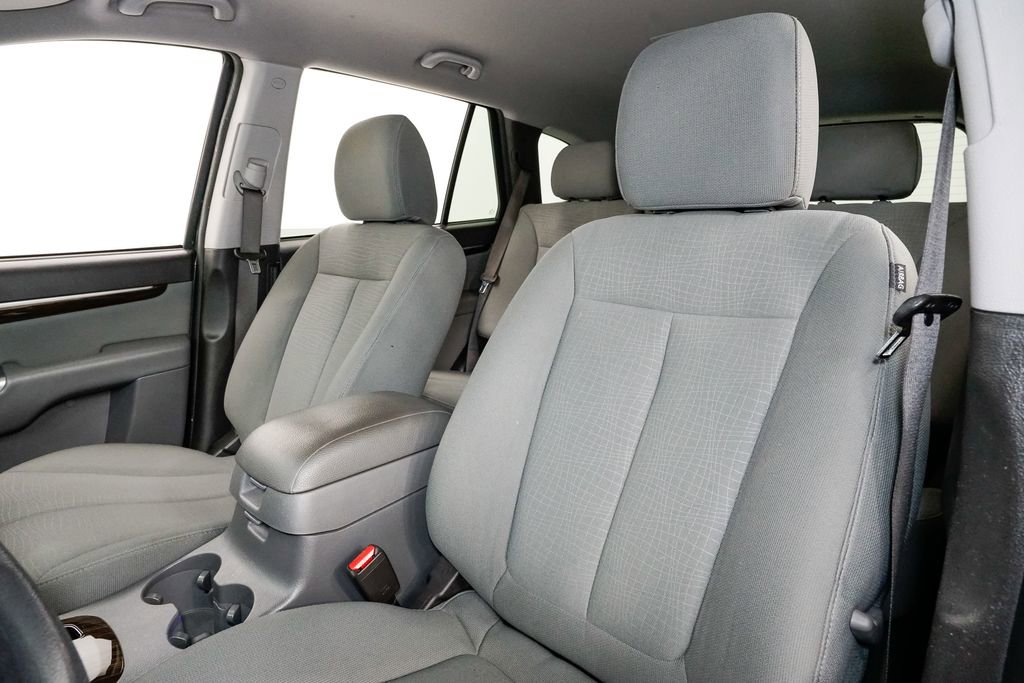 Used 2011 Hyundai Santa Fe GLS image 8