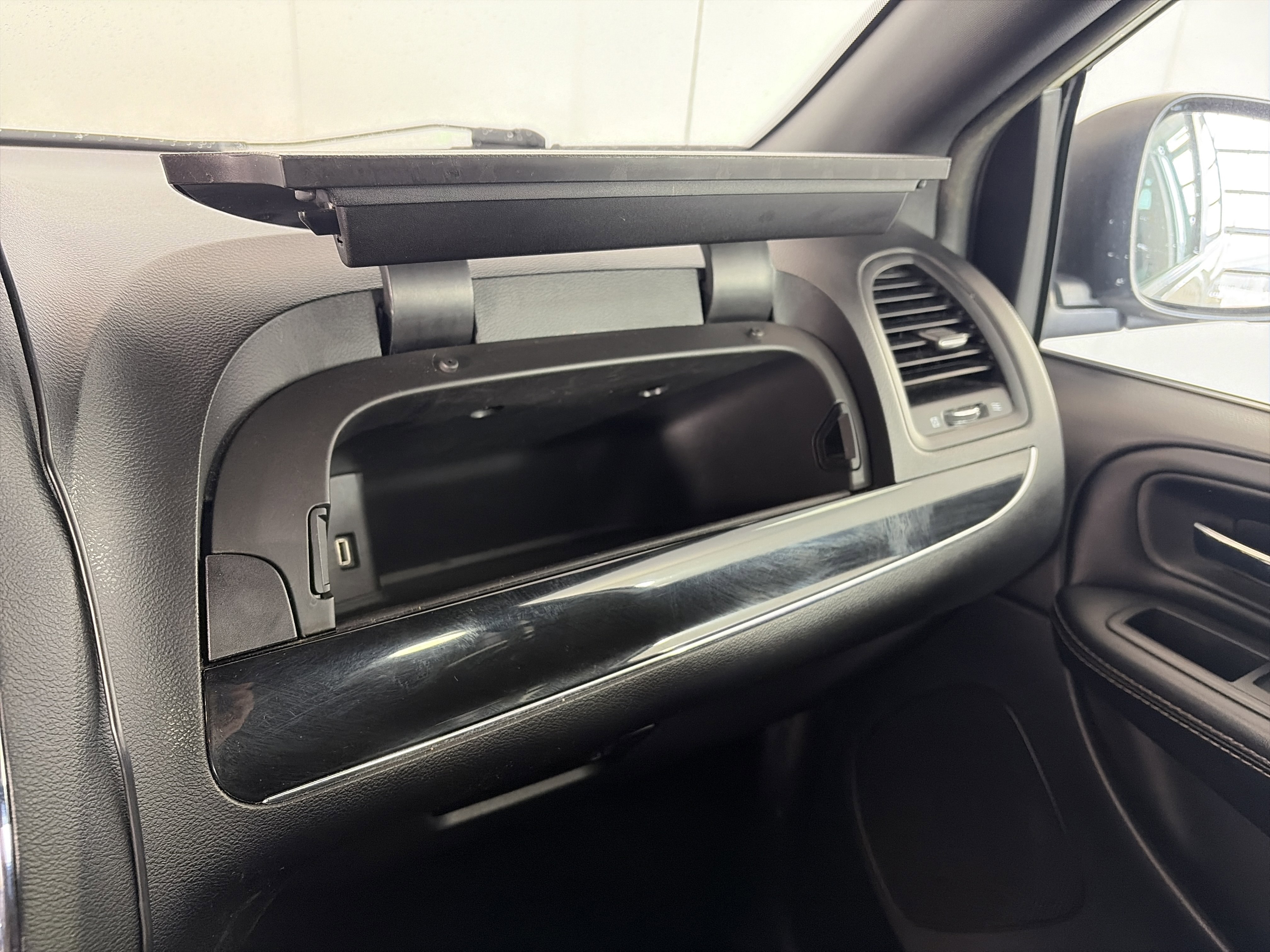 Used 2018 Dodge Grand Caravan SE image 28