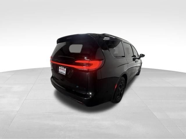 Certified 2024 Chrysler Pacifica Premium FWD image 8
