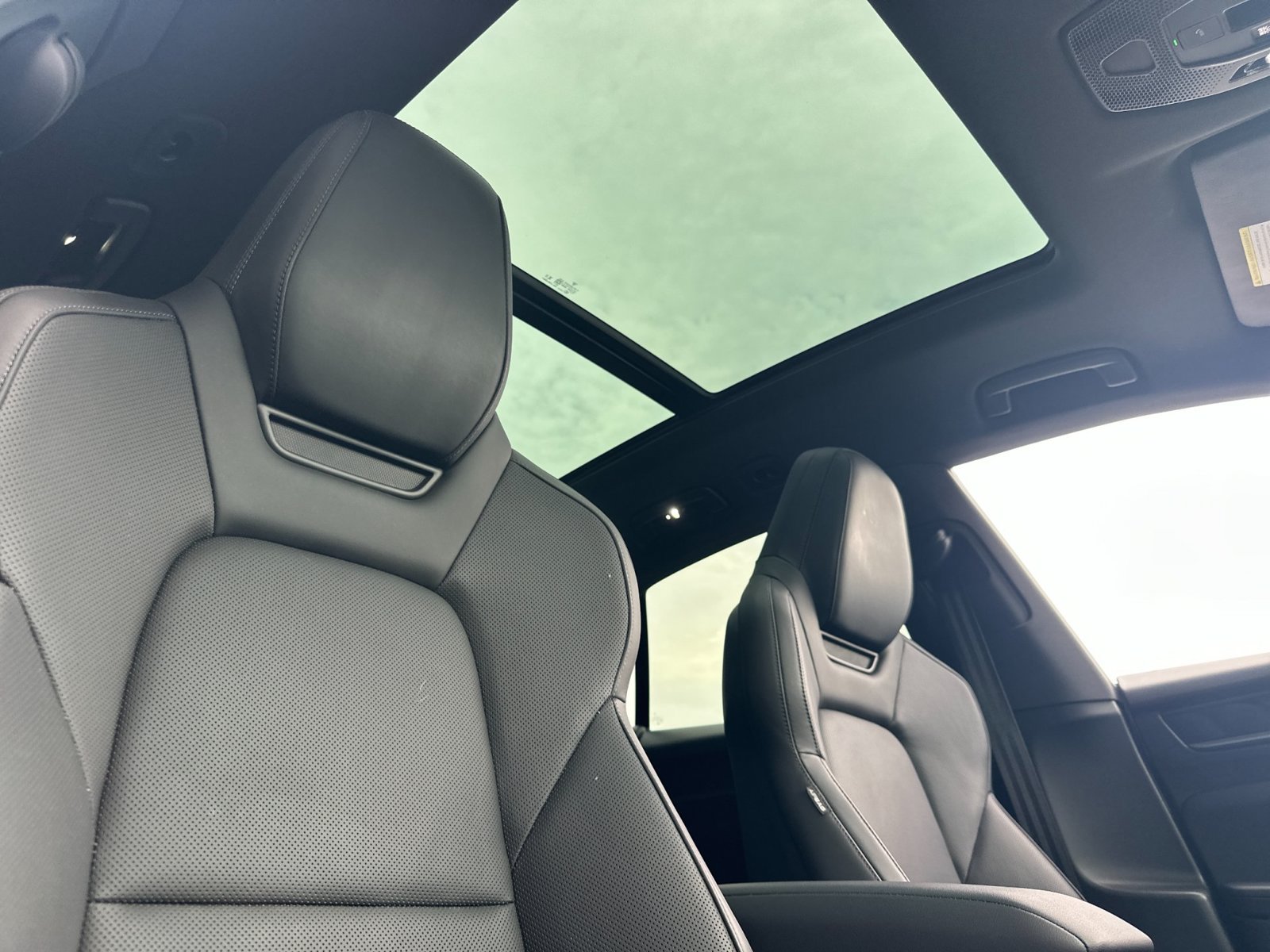 Used 2025 Porsche Macan Electric RWD image 20