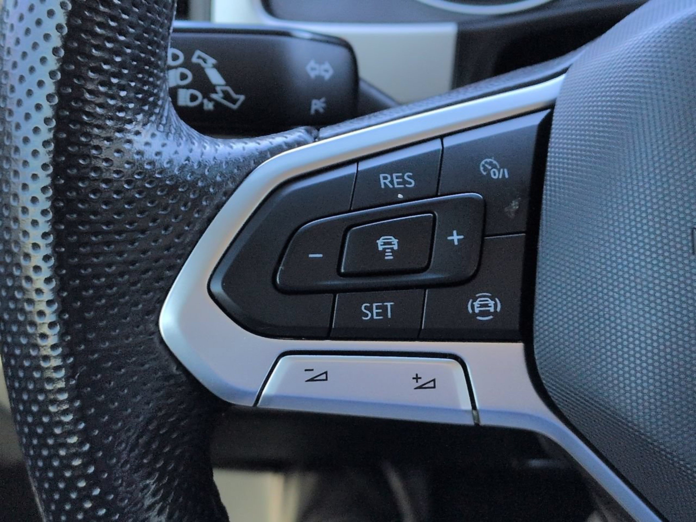 Used 2021 Volkswagen Atlas SE FWD image 32