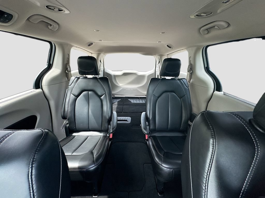Used 2024 Chrysler Pacifica Touring-L FWD image 28