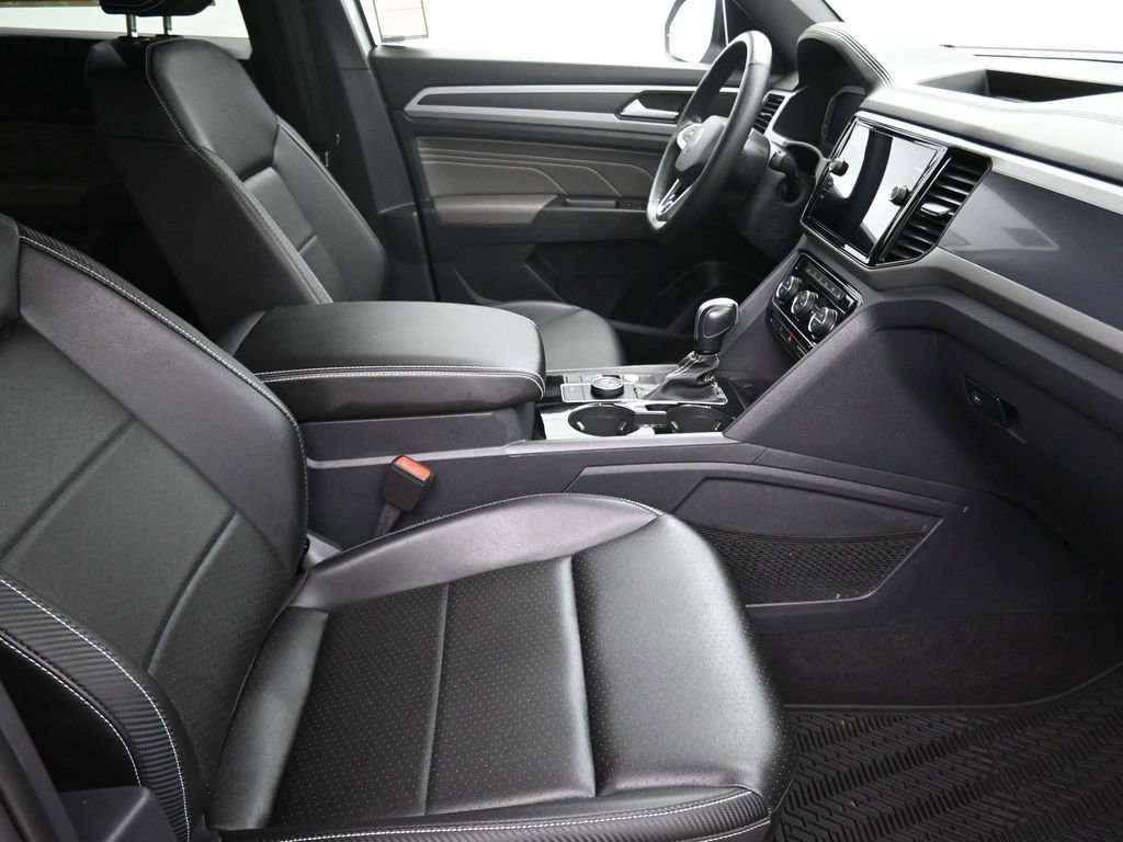 Used 2023 Volkswagen Atlas Cross Sport SEL R-Line image 10