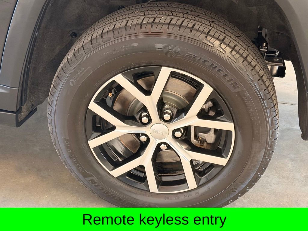 Used 2025 Jeep Grand Cherokee L Limited AWD/4WD image 7