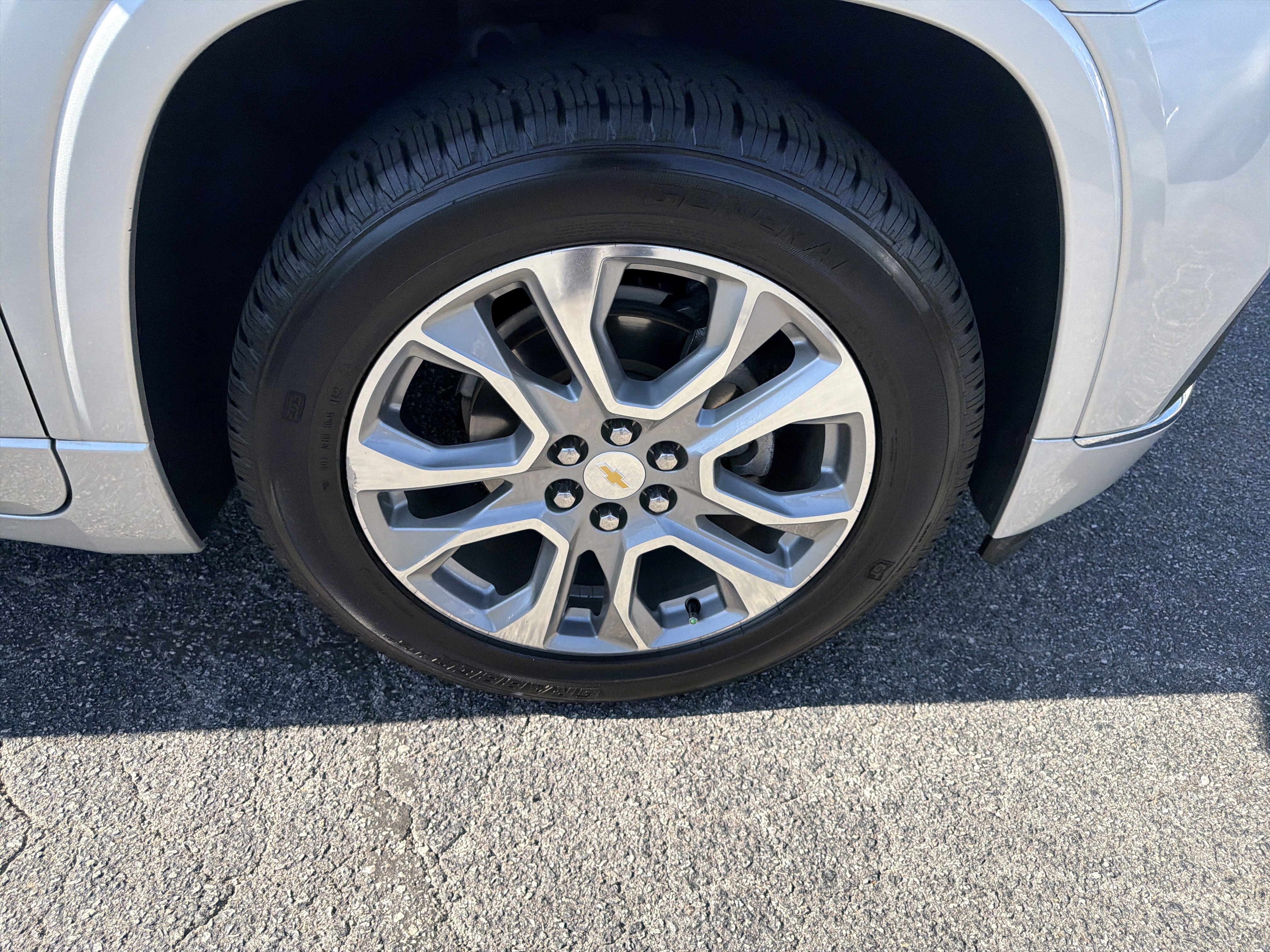 Used 2018 Chevrolet Traverse Premier w/ Driver Confidence II Package FWD image 12