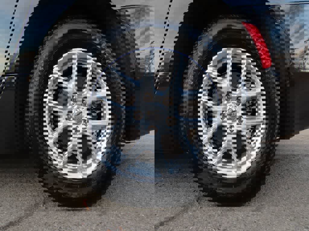 Used 2023 Chrysler Voyager LX image 8