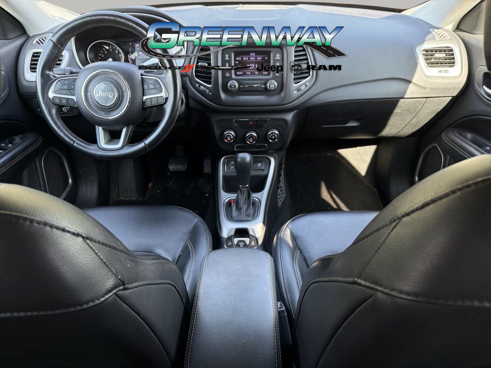 Used 2018 Jeep Compass Latitude FWD image 12