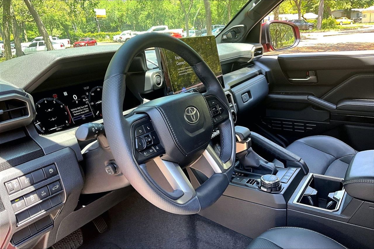 Used 2025 Toyota 4Runner Limited AWD/4WD image 14