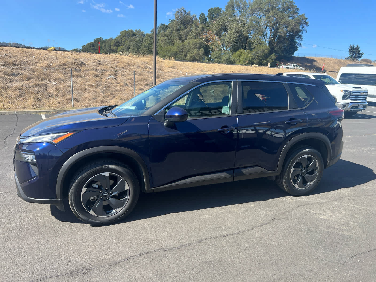 Used 2024 Nissan Rogue SV AWD/4WD image 7