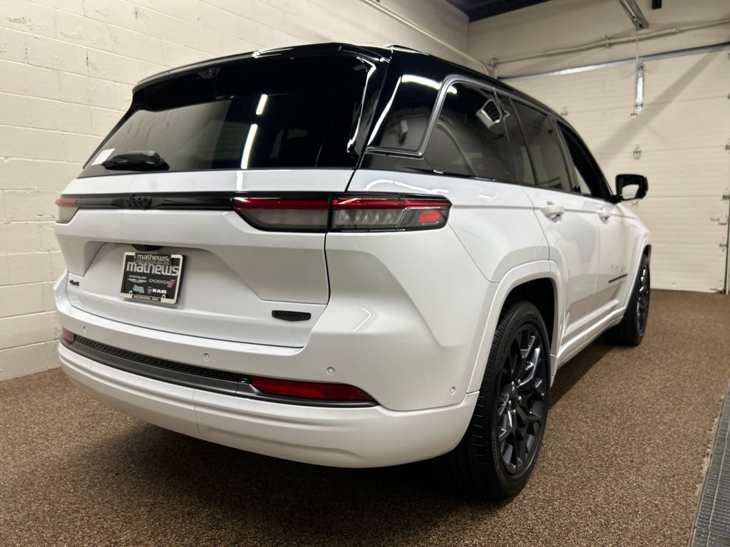 New 2026 Jeep Grand Cherokee Summit w/ Obsidian Package AWD/4WD image 2