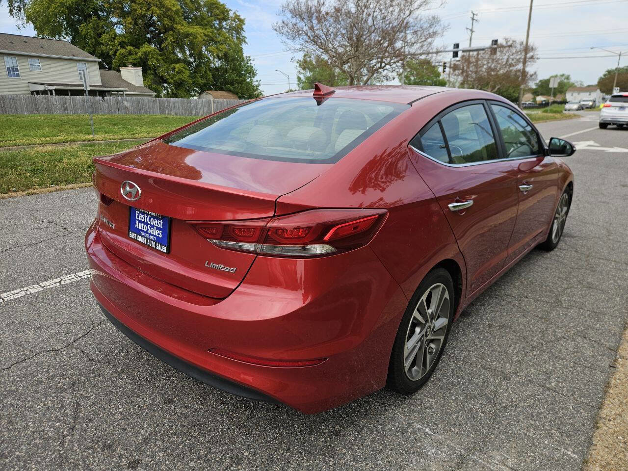 Used 2017 Hyundai Elantra Limited w/ Limited Tech Package 04 FWD image 6