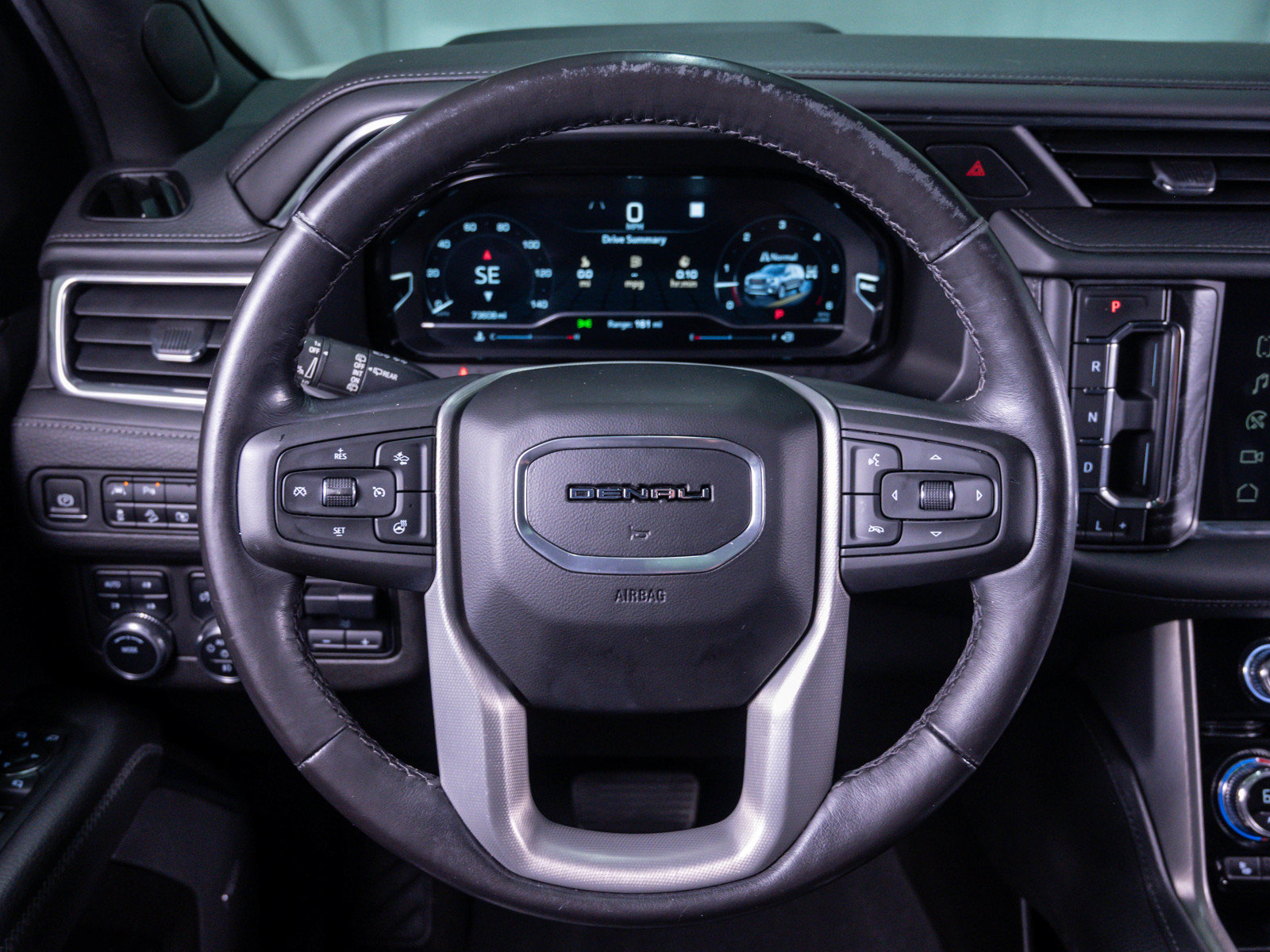 Used 2022 GMC Yukon XL Denali w/ Denali Premium Package AWD/4WD image 16