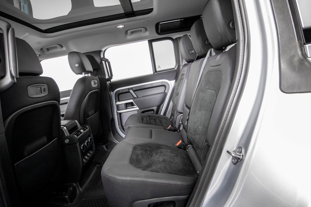 Used 2020 Land Rover Defender 110 SE image 11