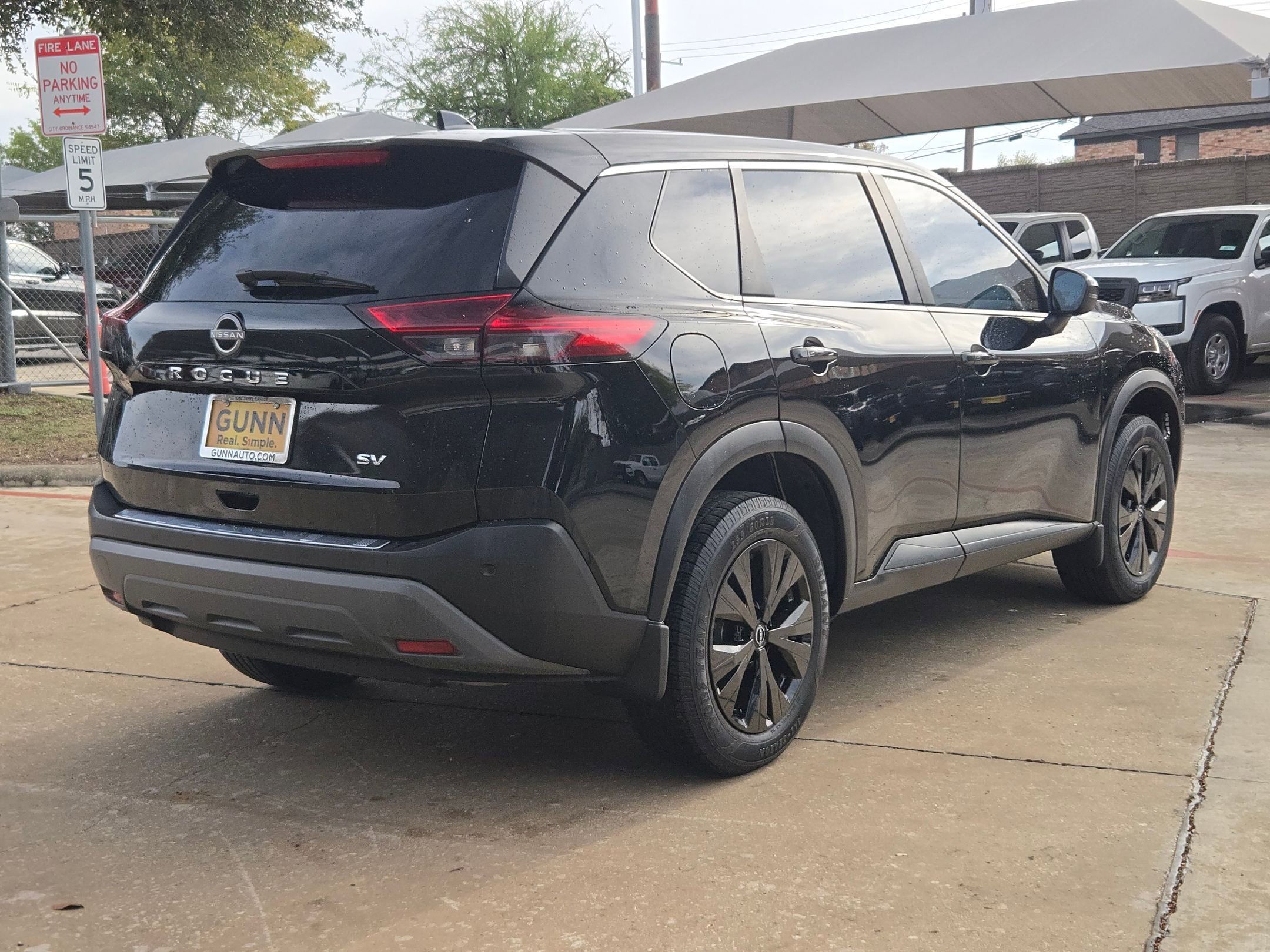 Used 2022 Nissan Rogue SV image 7