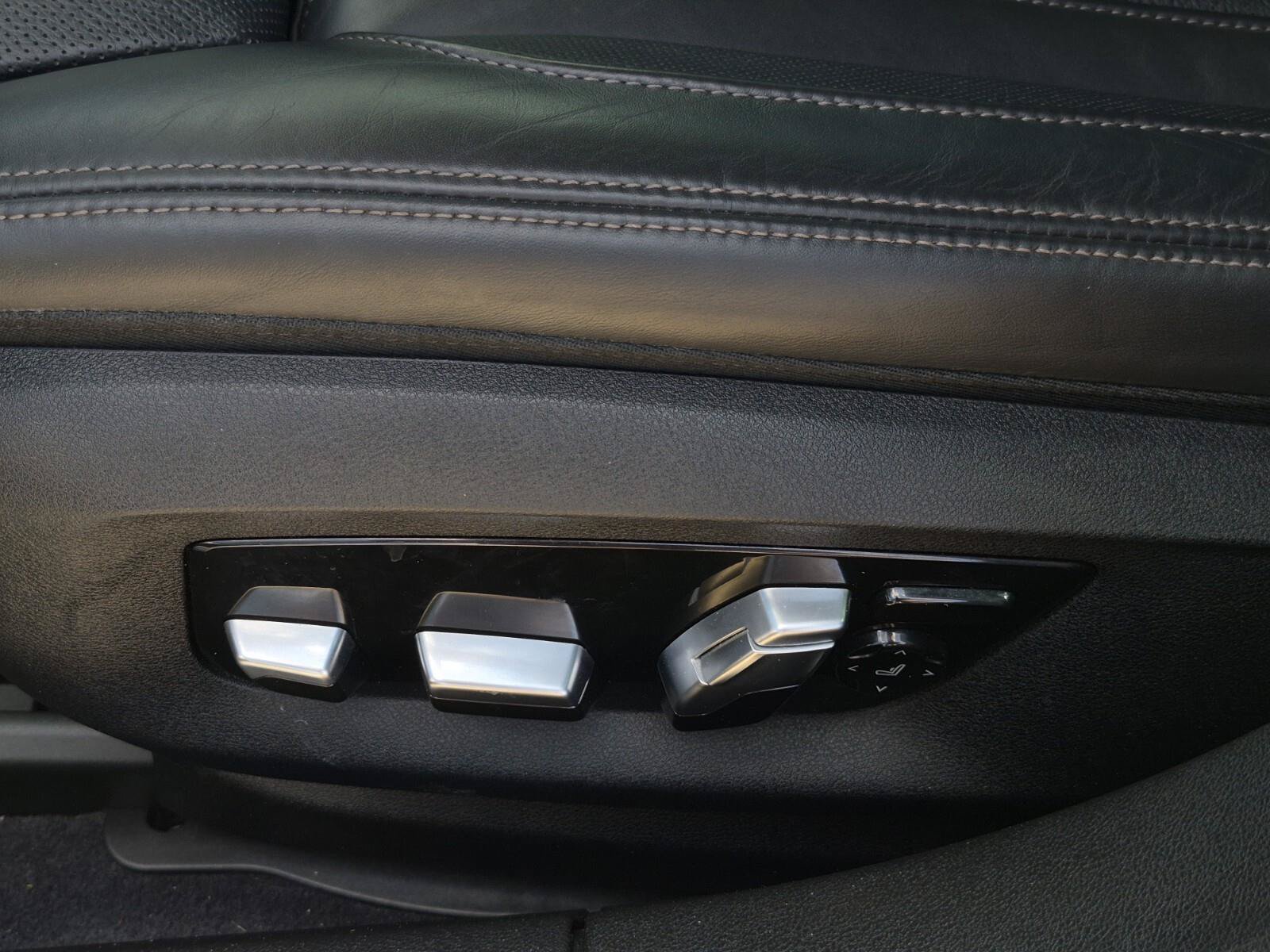 Used 2022 BMW 740i w/ Premium Package RWD image 15