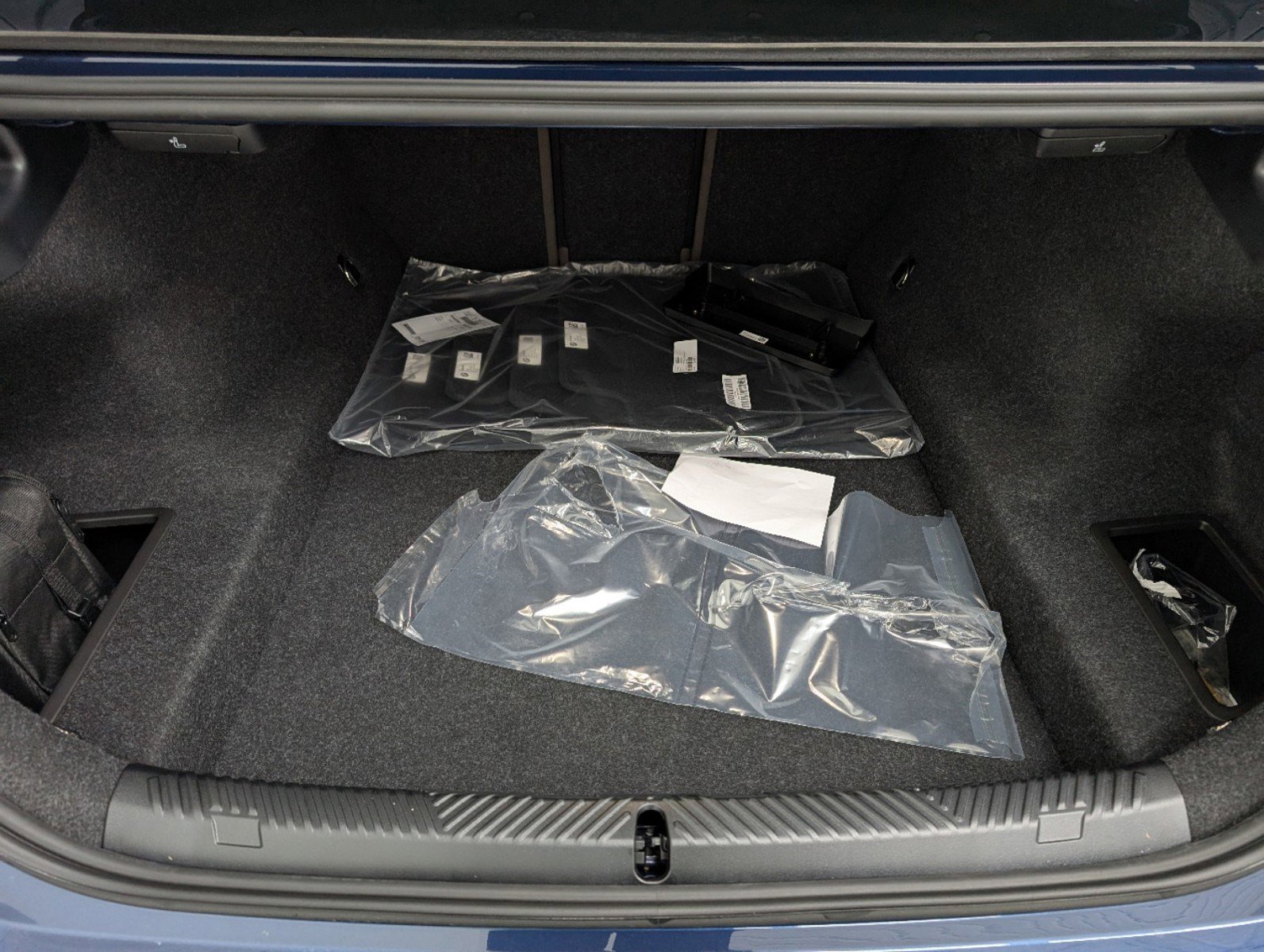 New 2025 BMW 530i w/ Premium Package image 23