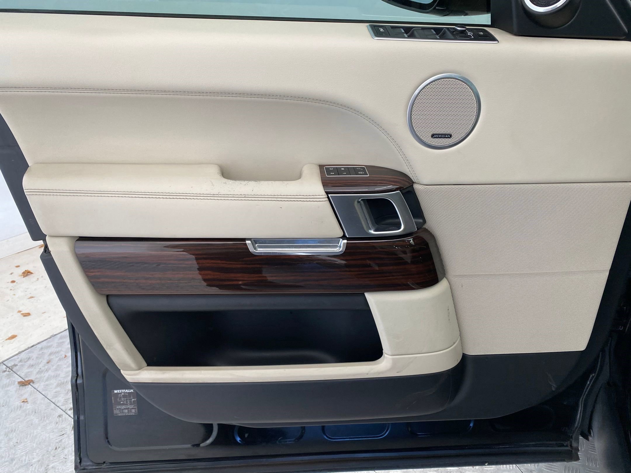 Used 2014 Land Rover Range Rover Supercharged image 22