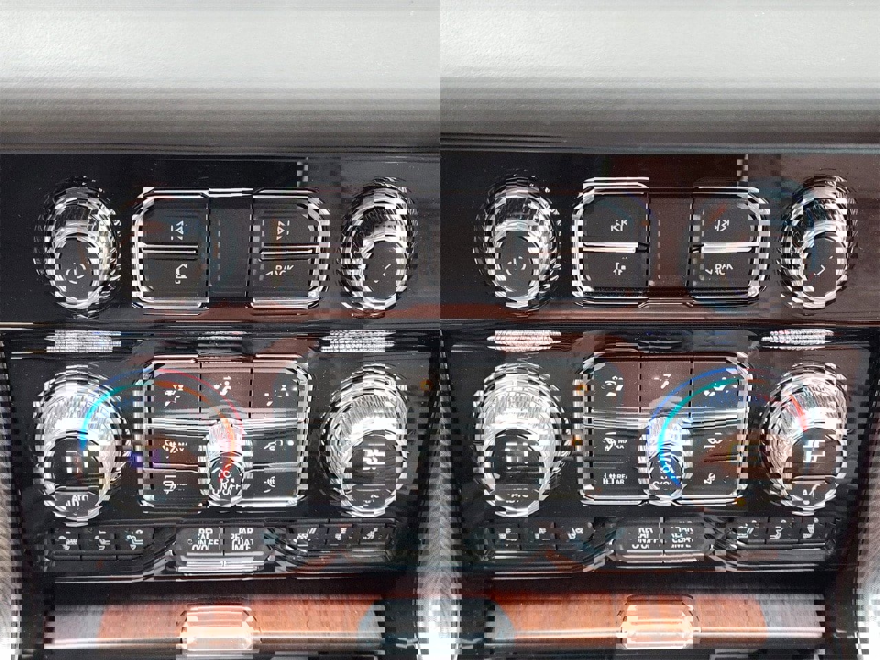 Used 2024 GMC Yukon Denali Ultimate image 18