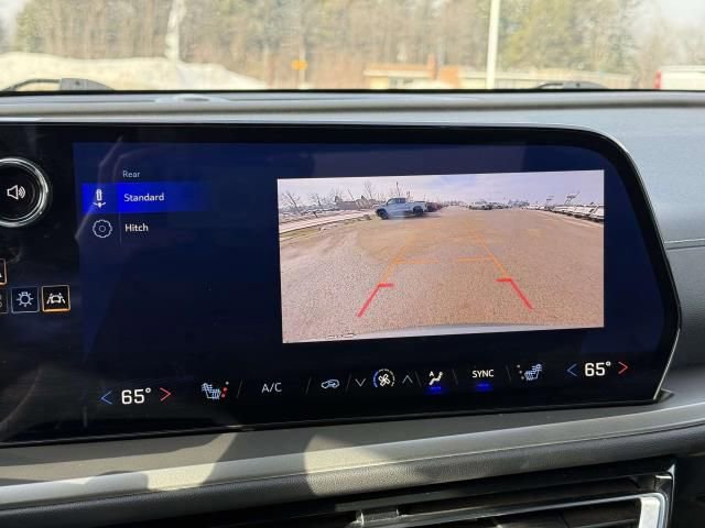 Used 2025 Chevrolet Traverse LT image 26