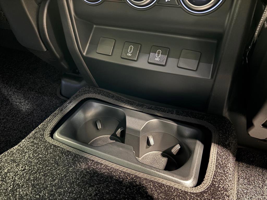 New 2026 Land Rover Defender 130 X-Dynamic SE AWD/4WD image 38