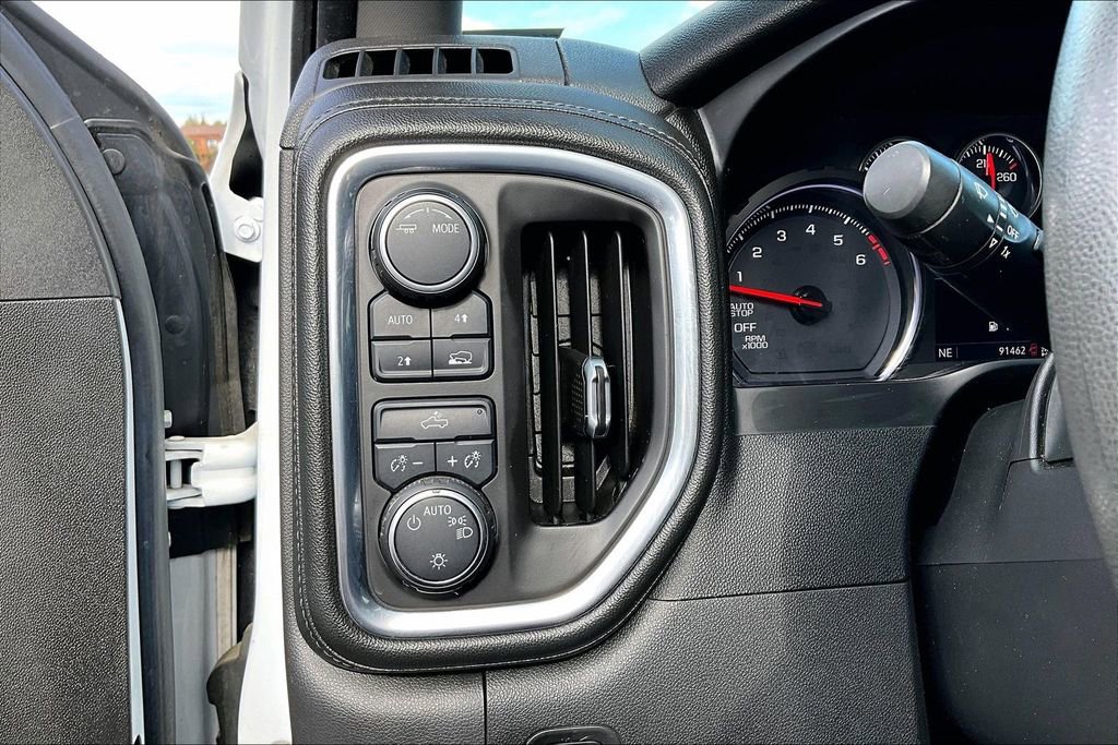 Used 2020 Chevrolet Silverado 1500 LT AWD/4WD image 16