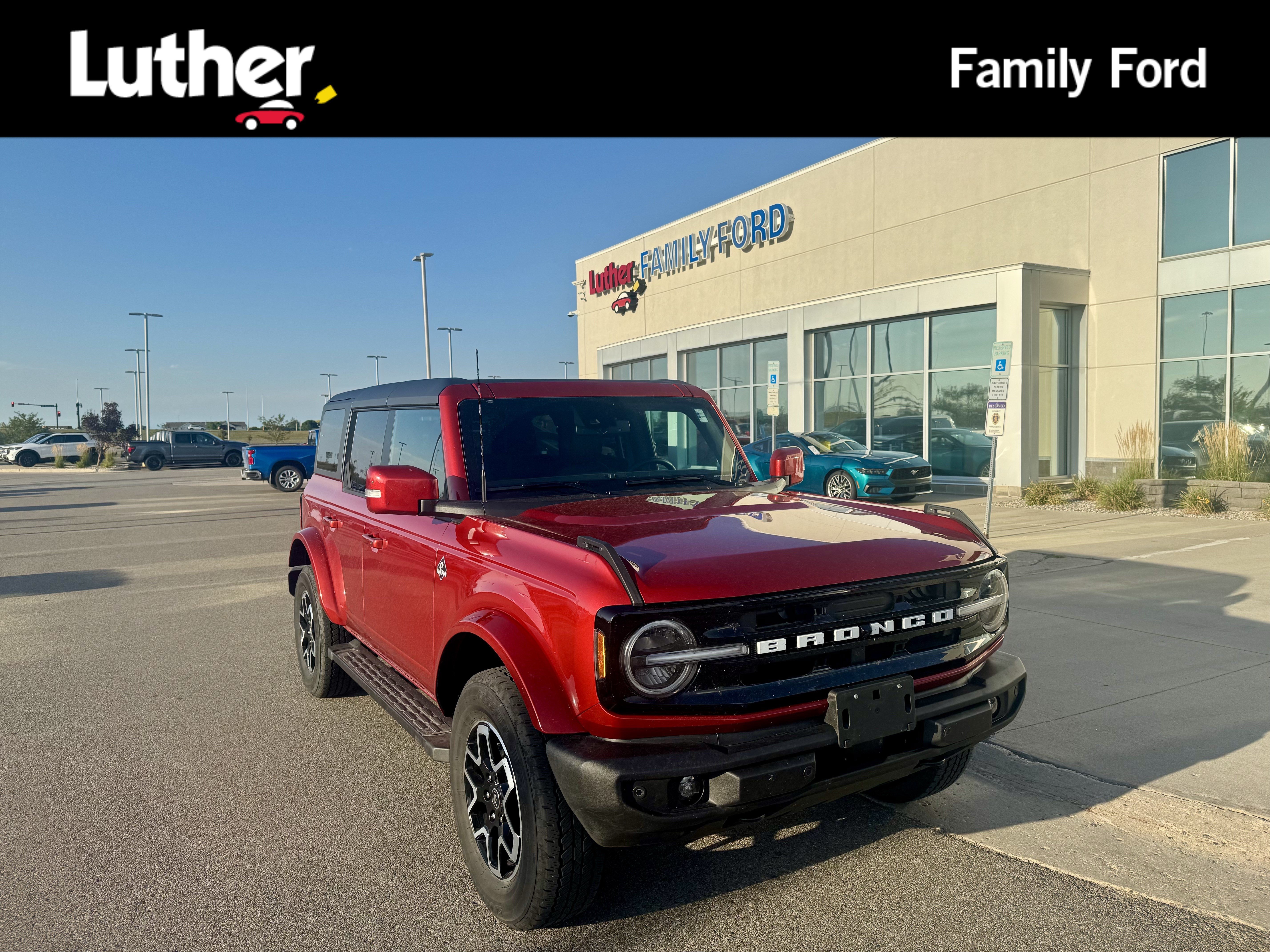 Used 2024 Ford Bronco Outer Banks AWD/4WD image 1