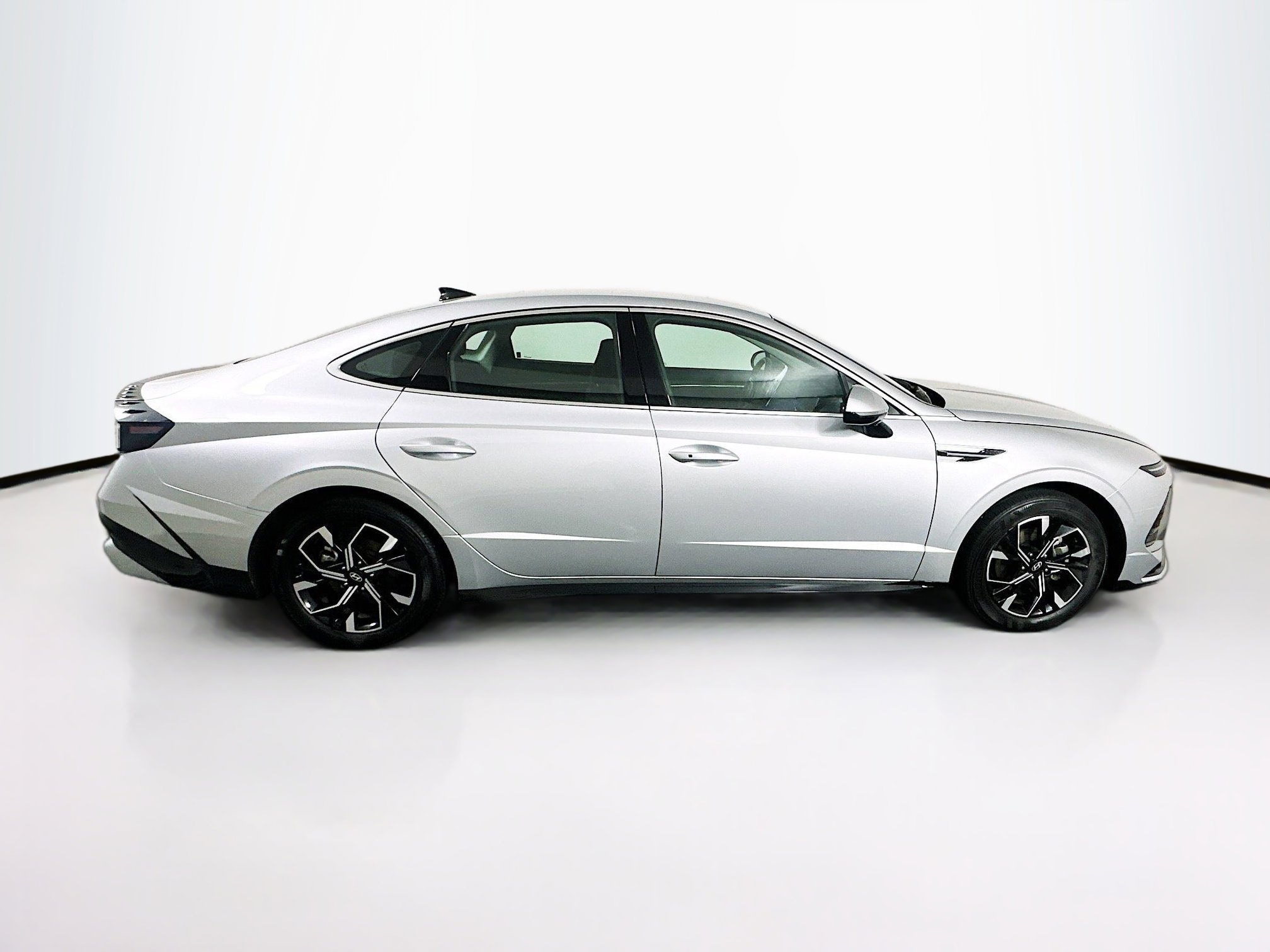 Used 2025 Hyundai Sonata SEL FWD image 10