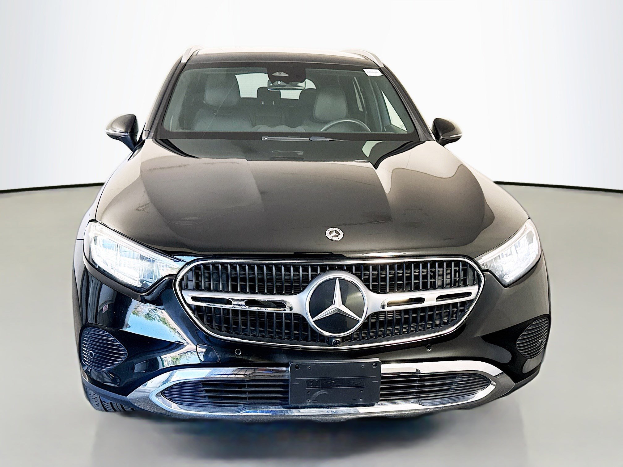 Used 2024 Mercedes-Benz GLC 300 4MATIC image 2