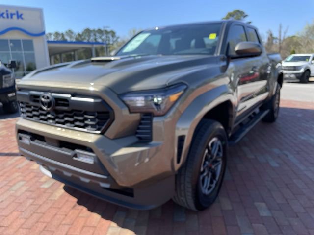 Used 2025 Toyota Tacoma TRD Sport AWD/4WD image 1