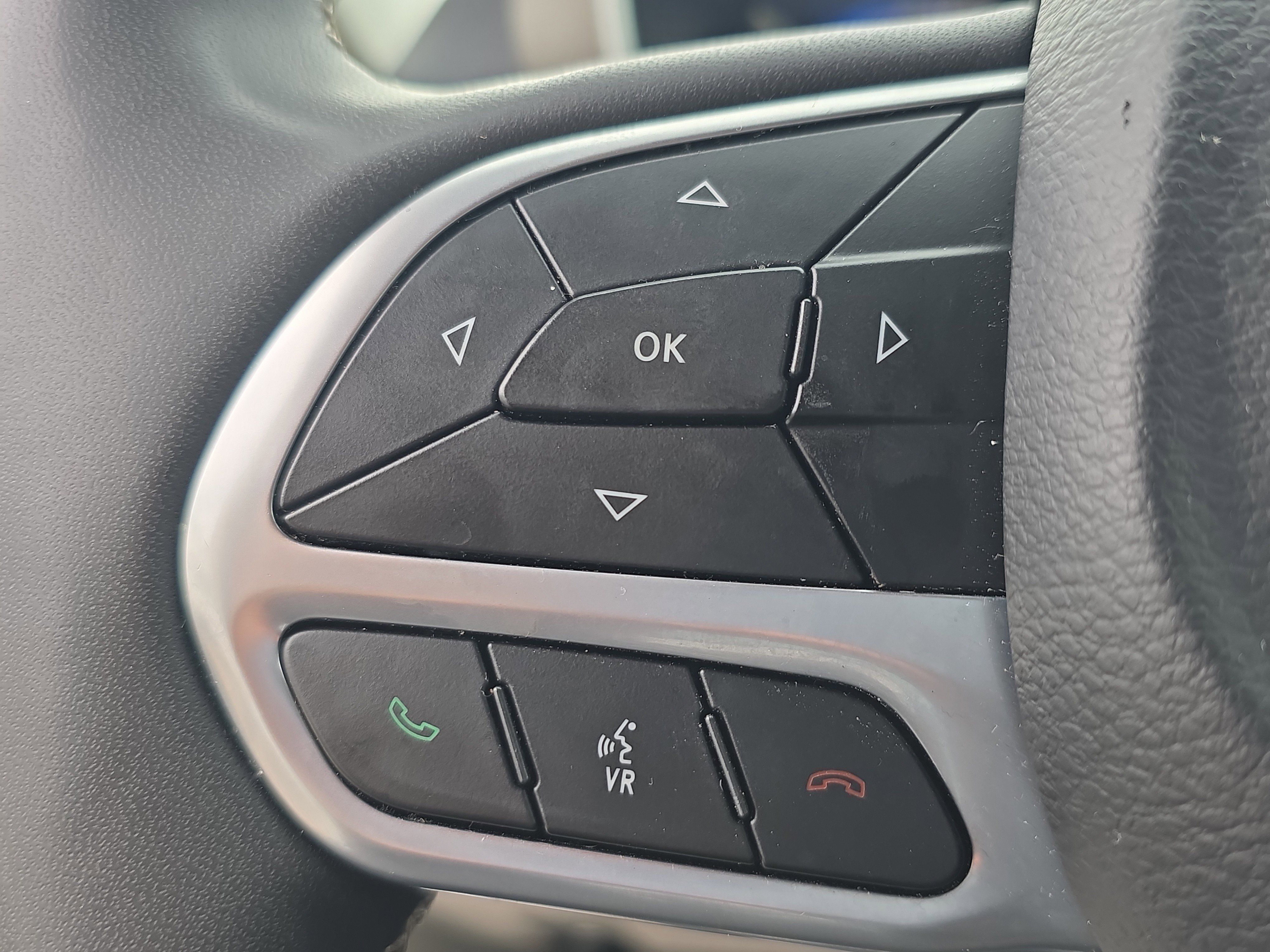 Used 2024 Chrysler Voyager LX FWD image 27