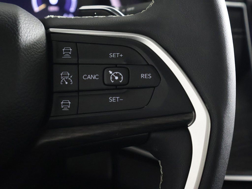 Used 2023 Jeep Grand Cherokee L Limited image 46