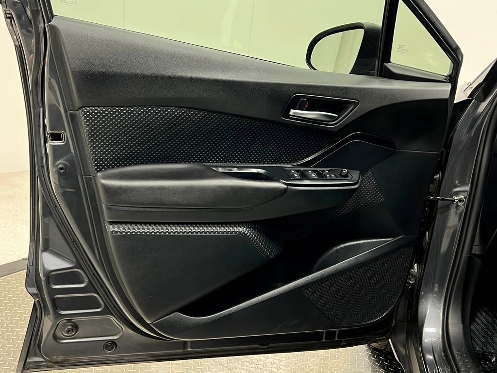 Used 2018 Toyota C-HR XLE FWD image 14