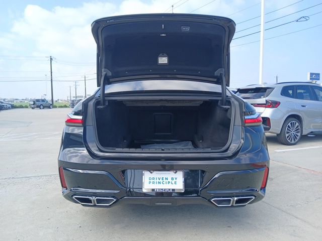 Used 2024 BMW 760i xDrive w/ Premium Package 2 image 9