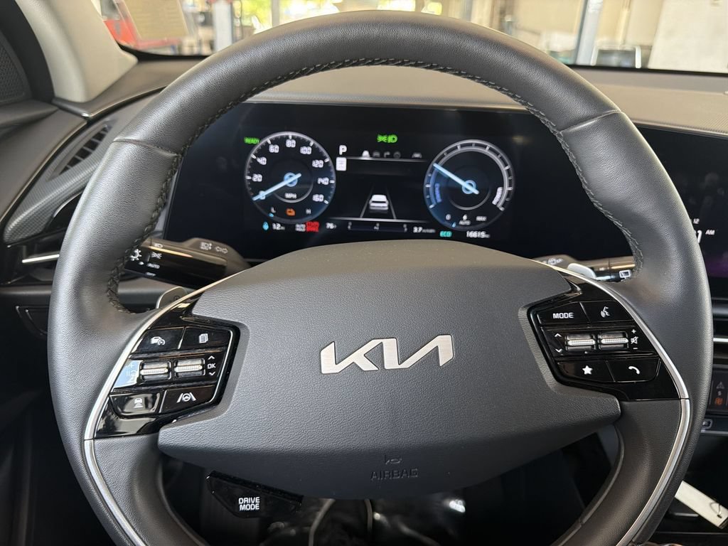 Used 2024 Kia Niro Wind w/ Wind Preserve Package FWD image 12
