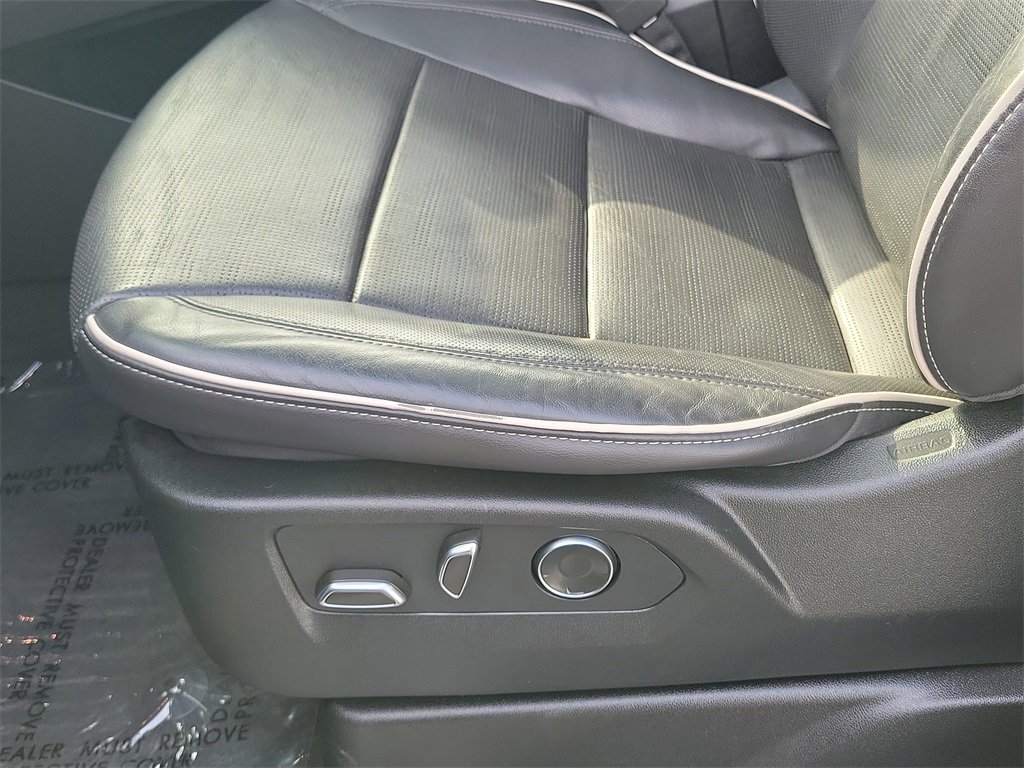 Used 2021 Cadillac Escalade Premium Luxury w/ LPO, Illumination Package image 15