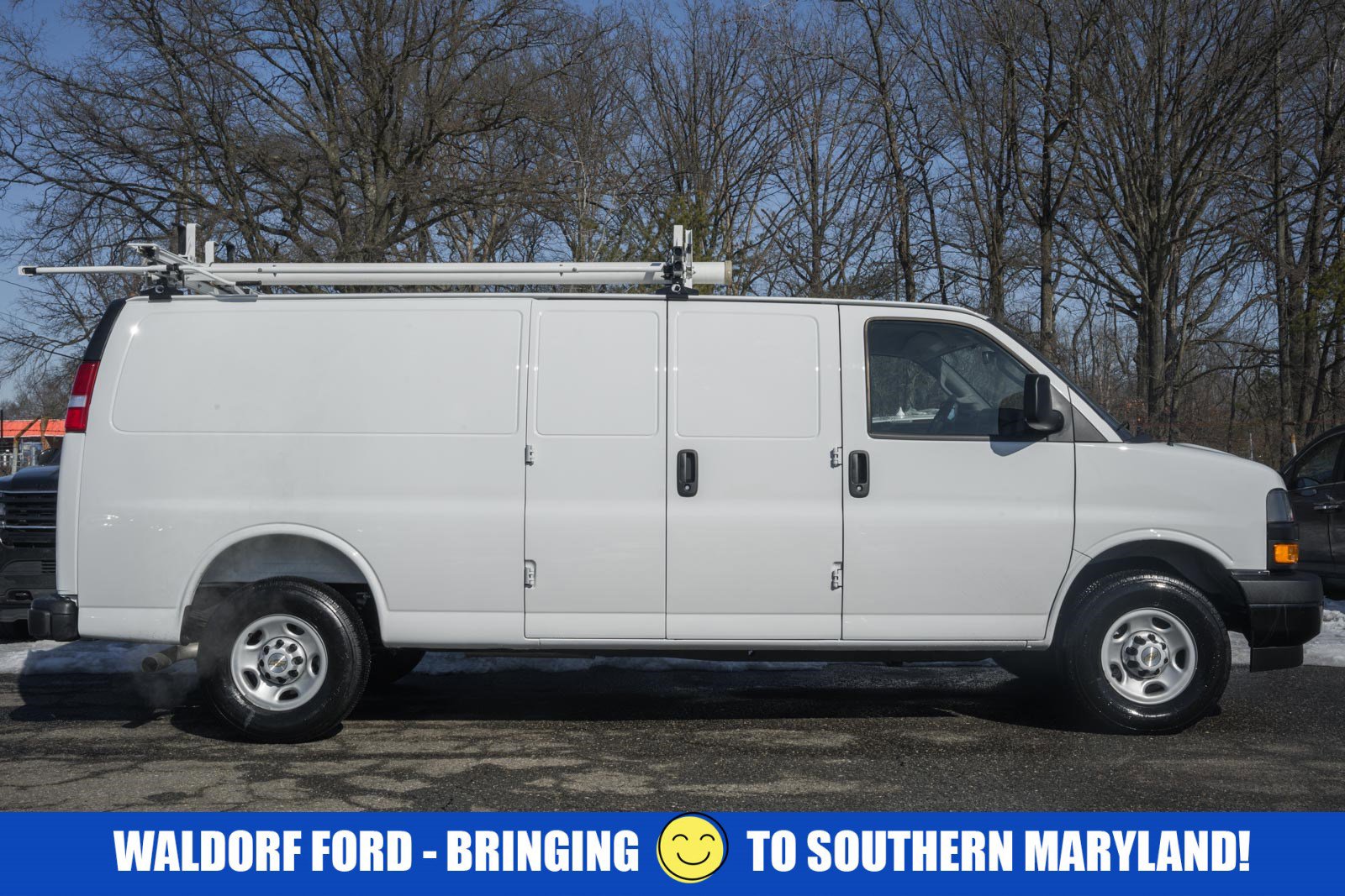 Used 2025 Chevrolet Express 2500 Extended w/ Communications Package image 3