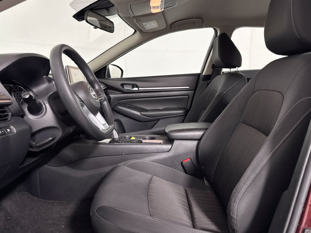 Used 2025 Nissan Altima 2.5 SV FWD image 11
