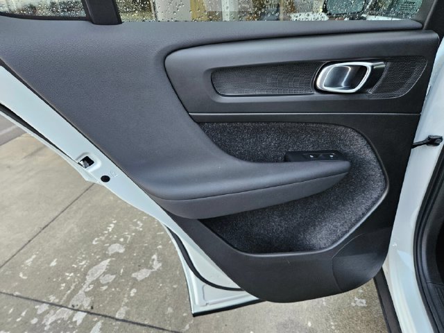 Certified 2023 Volvo C40 P8 Recharge Ultimate w/ Protection Package Premier AWD/4WD image 16