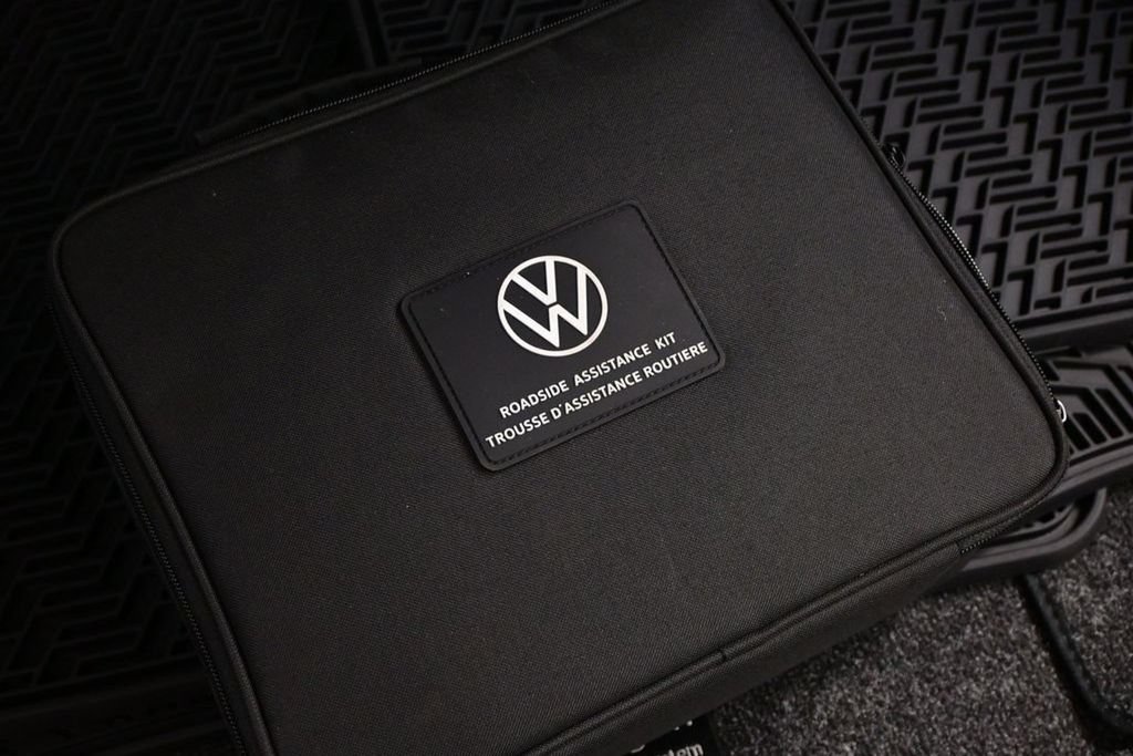 Used 2024 Volkswagen Atlas Cross Sport SEL R-Line AWD/4WD image 39