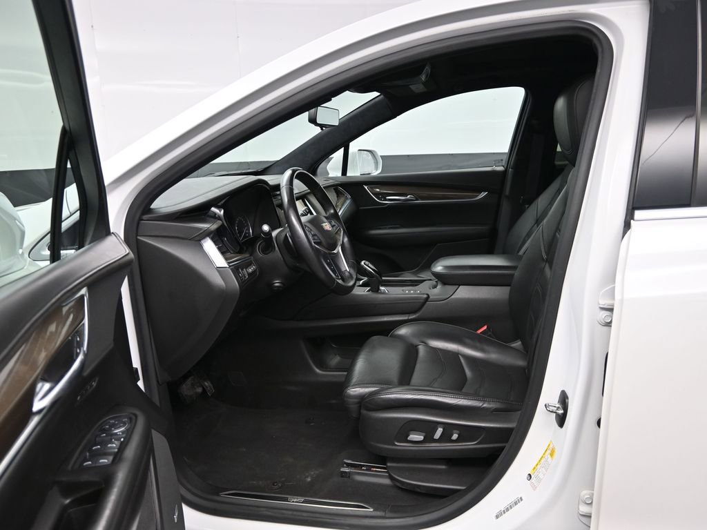 Used 2017 Cadillac XT5 Platinum w/ Driver Assist Package image 9