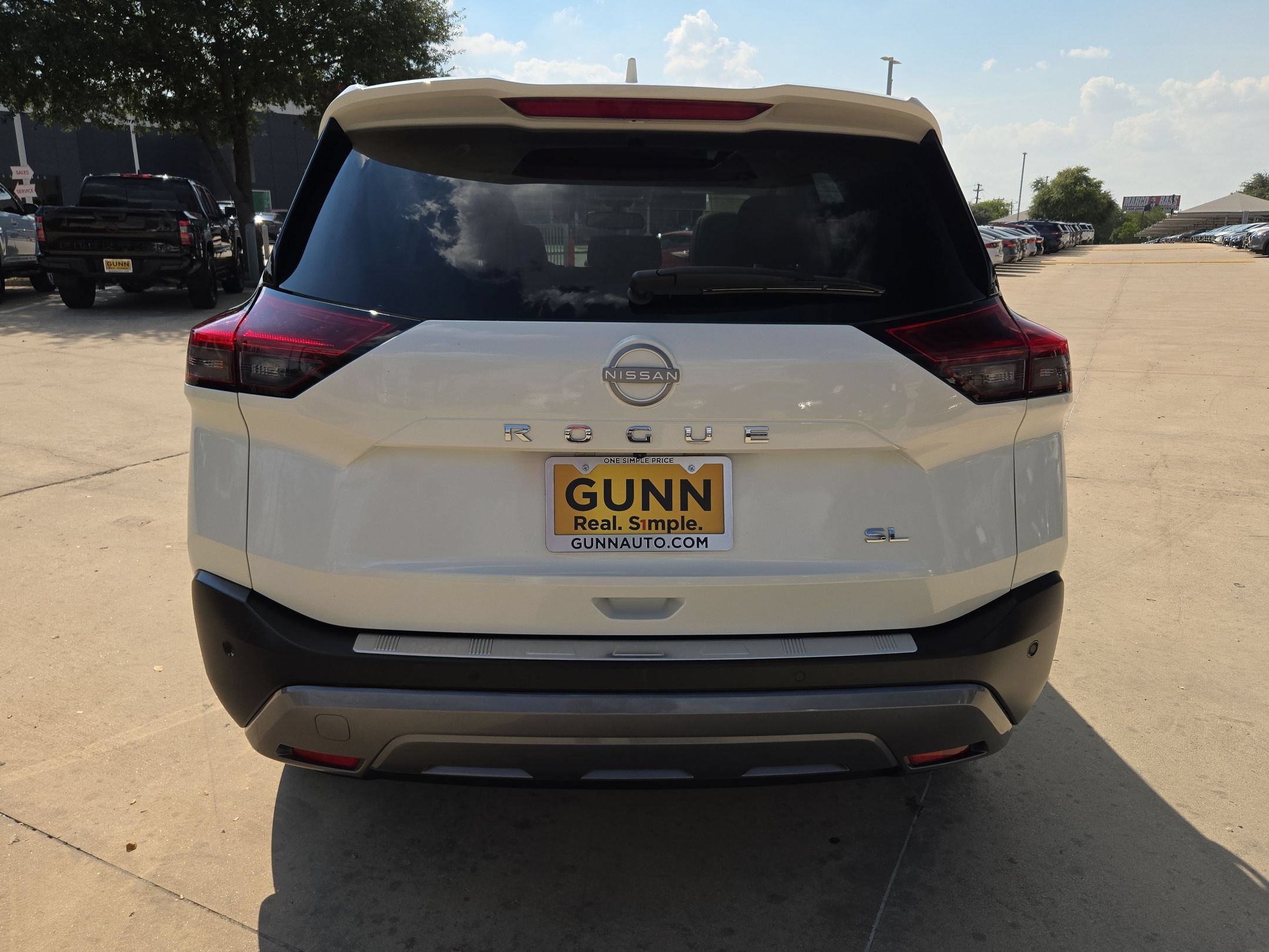 Used 2023 Nissan Rogue SL w/ SL Premium Package FWD image 4