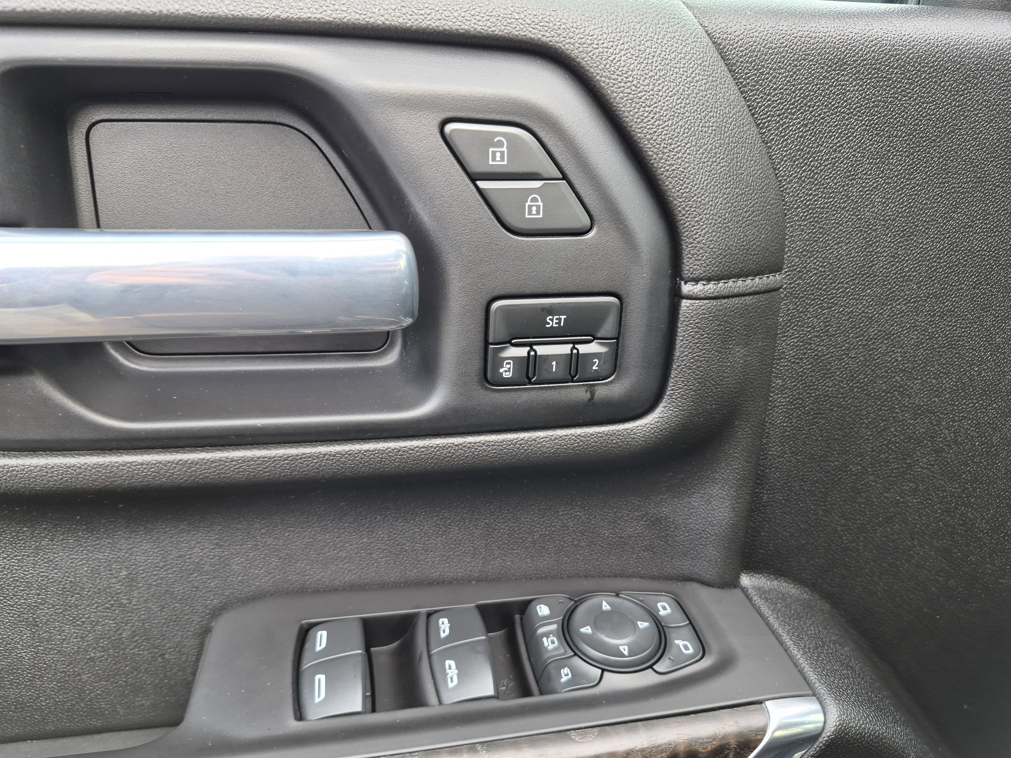 Used 2021 GMC Sierra 2500 Denali w/ Denali Black Diamond Edition image 18