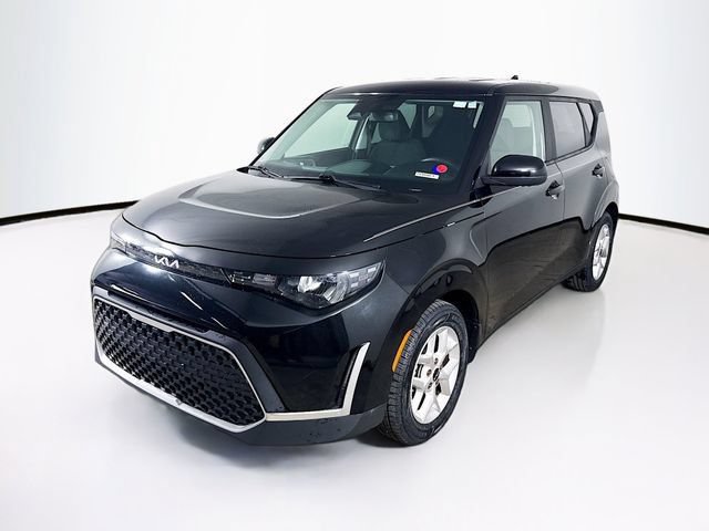 Used 2023 Kia Soul LX w/ LX Technology Package FWD image 4