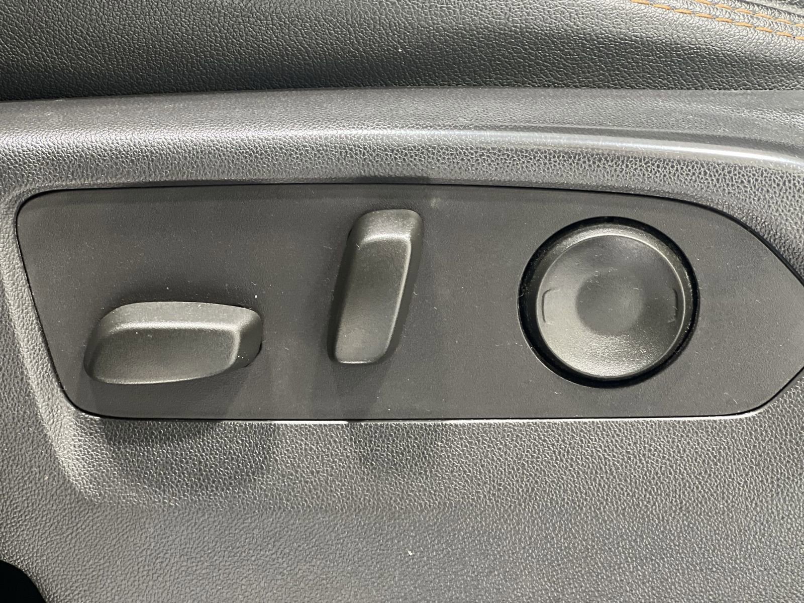 Used 2023 GMC Sierra 1500 AT4 w/ AT4 Premium Package image 12