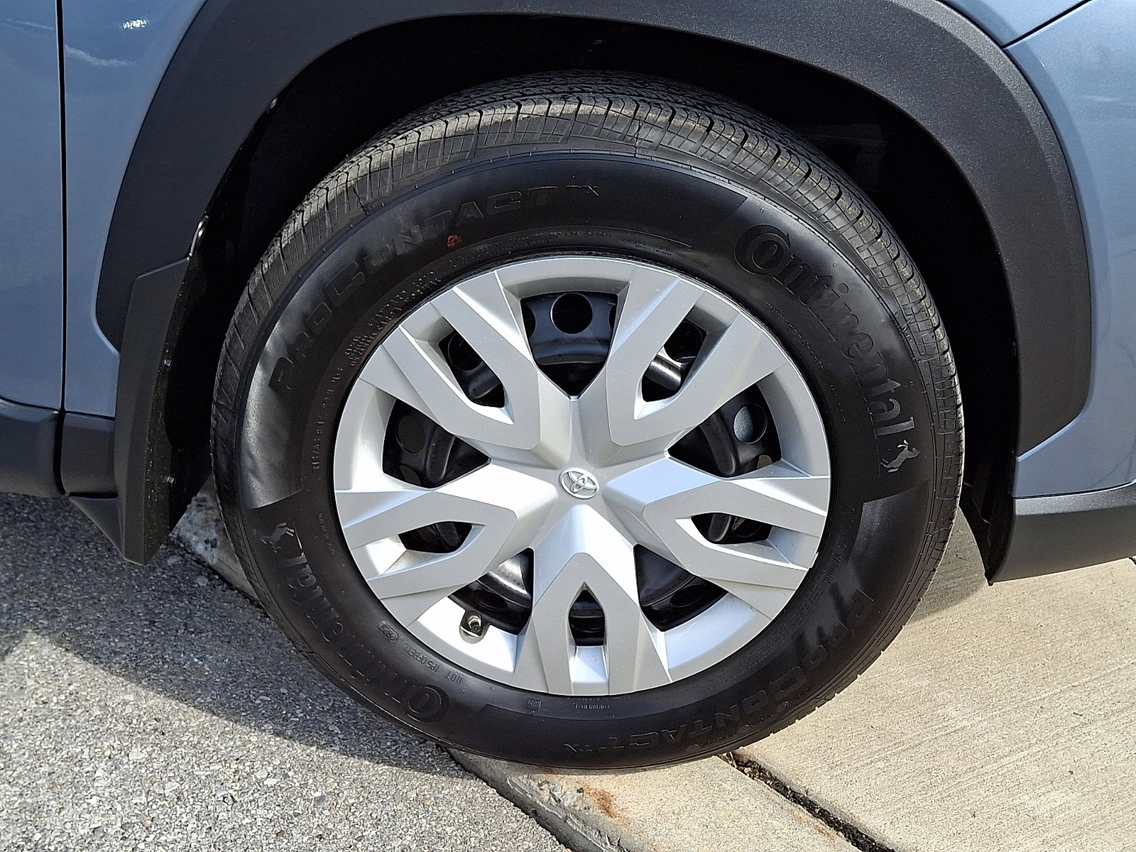 Used 2025 Toyota Corolla Cross L image 8