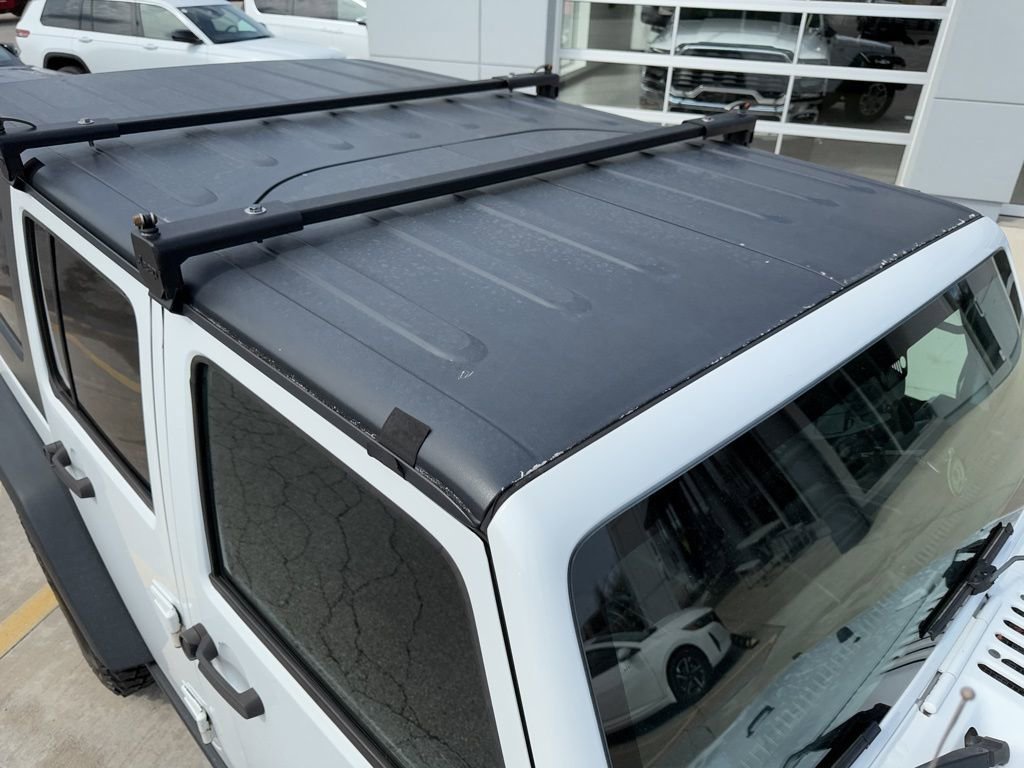 Used 2015 Jeep Wrangler Unlimited Rubicon w/ Connectivity Group AWD/4WD image 14